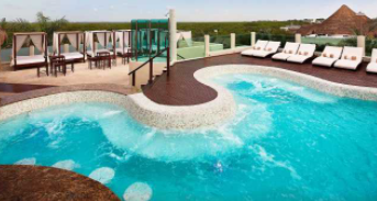 Roof-Top Jacuzzi Lounge  Picture